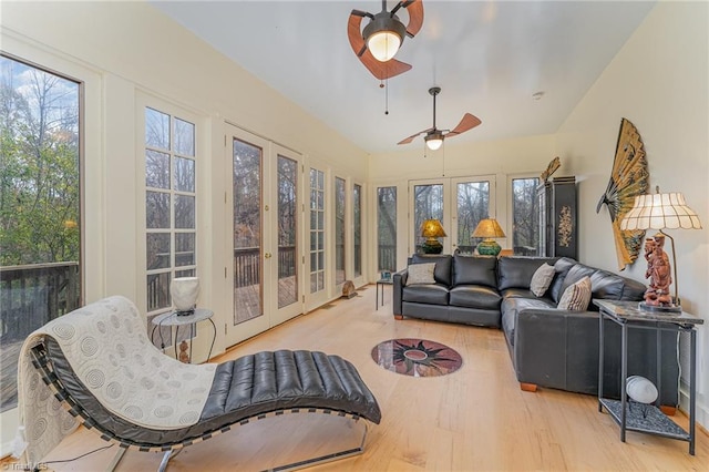 sunroom featuring ceiling fan