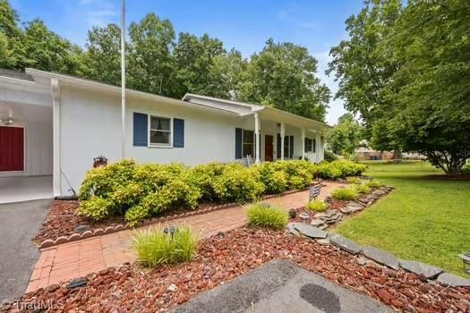 1630 Ploughboy Ln, Winston-Salem, NC 27103 - view of front of home featuring a front lawn and stucco siding