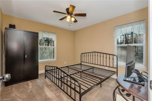 bedroom with ceiling fan