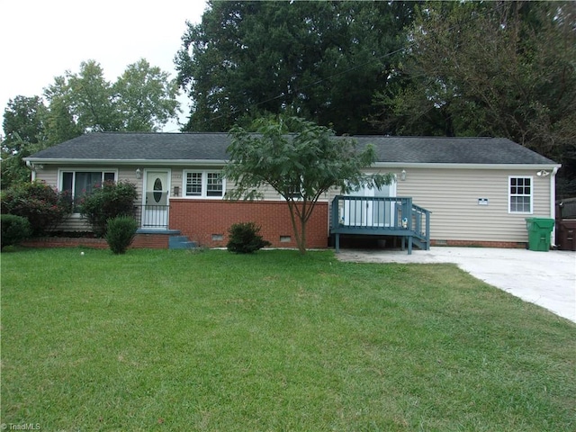 single story home featuring a front lawn