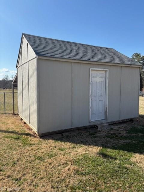 view of outdoor structure featuring an outdoor structure and fence