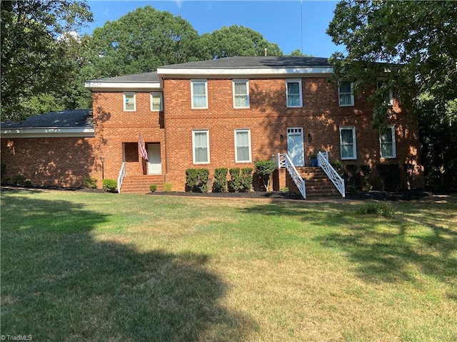 view of front of house featuring a front yard