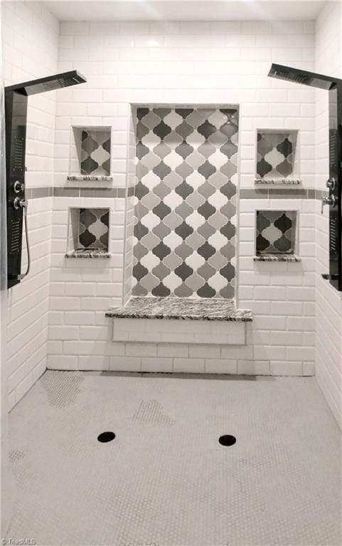 bathroom featuring tiled shower