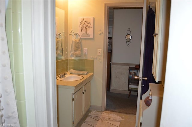 bathroom with vanity