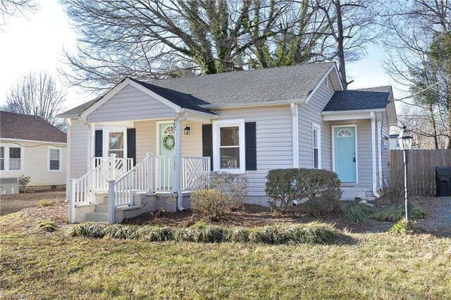 view of front of property with a front lawn