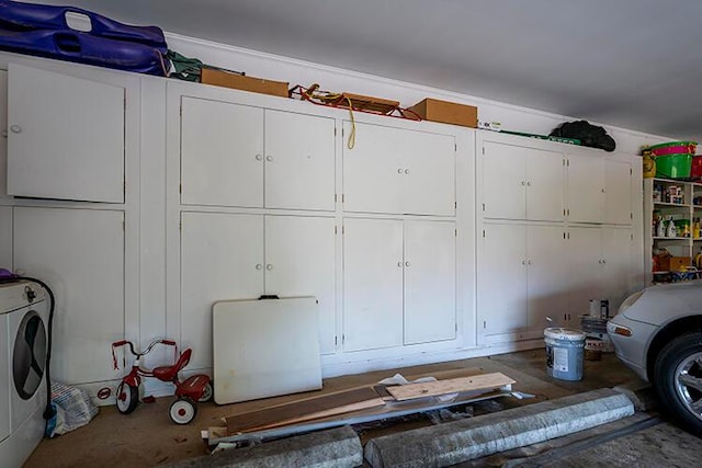 garage featuring washer / dryer