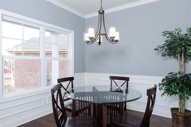 dining space featuring plenty of natural light, crown molding, dark hardwood / wood-style flooring, and a notable chandelier