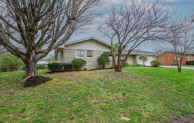 single story home with a front yard