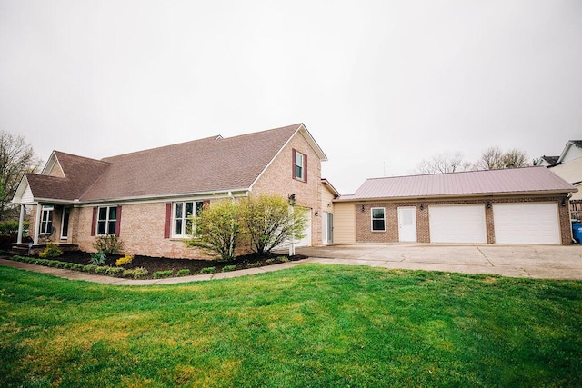 view of front of property featuring a front yard and a garage