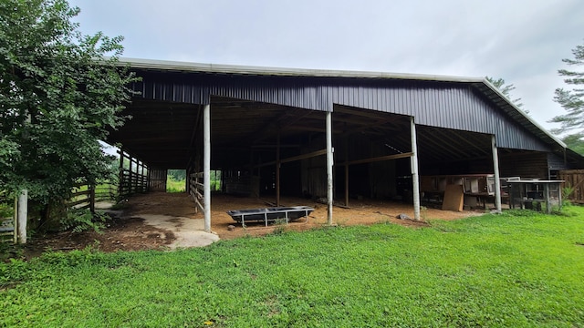 view of shed / structure featuring a yard