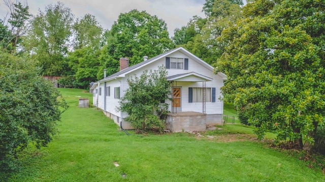 bungalow-style house with a front lawn