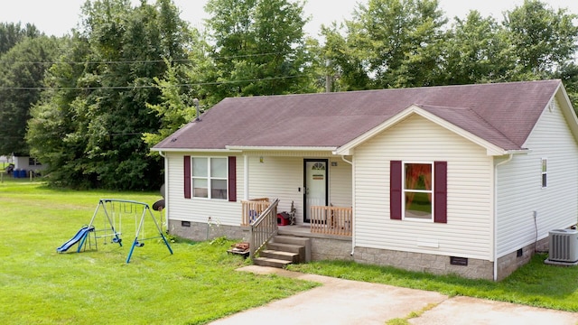 view of front of home featuring central AC and a front lawn