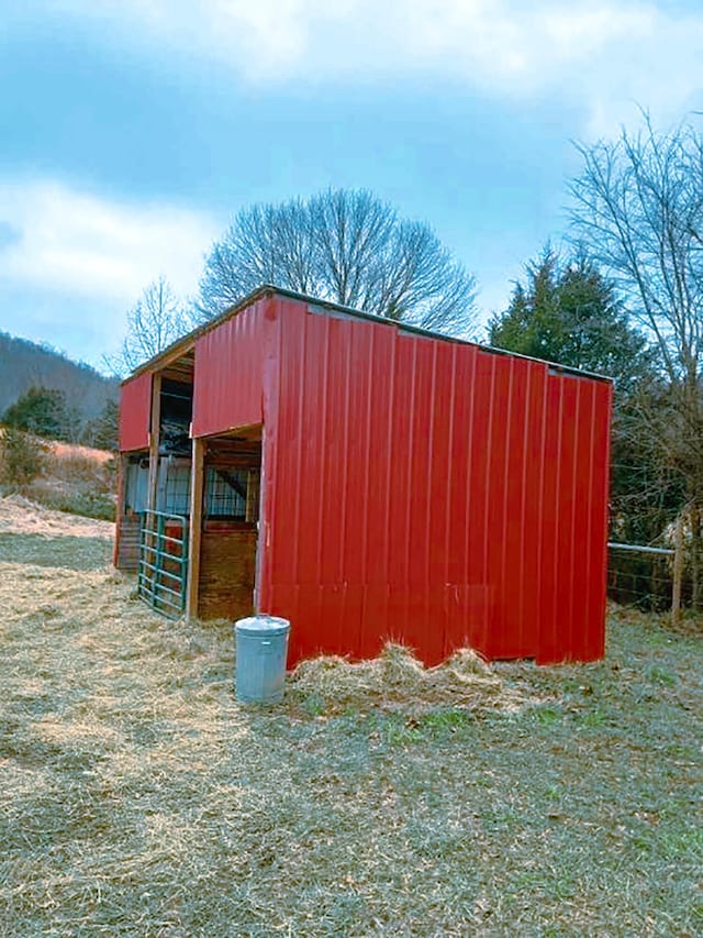 view of shed / structure