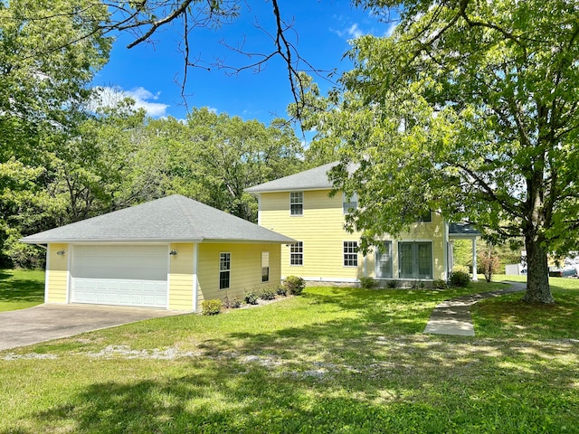 view of front of home featuring a front yard and a garage