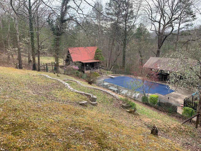 view of yard with a covered pool and an outdoor structure