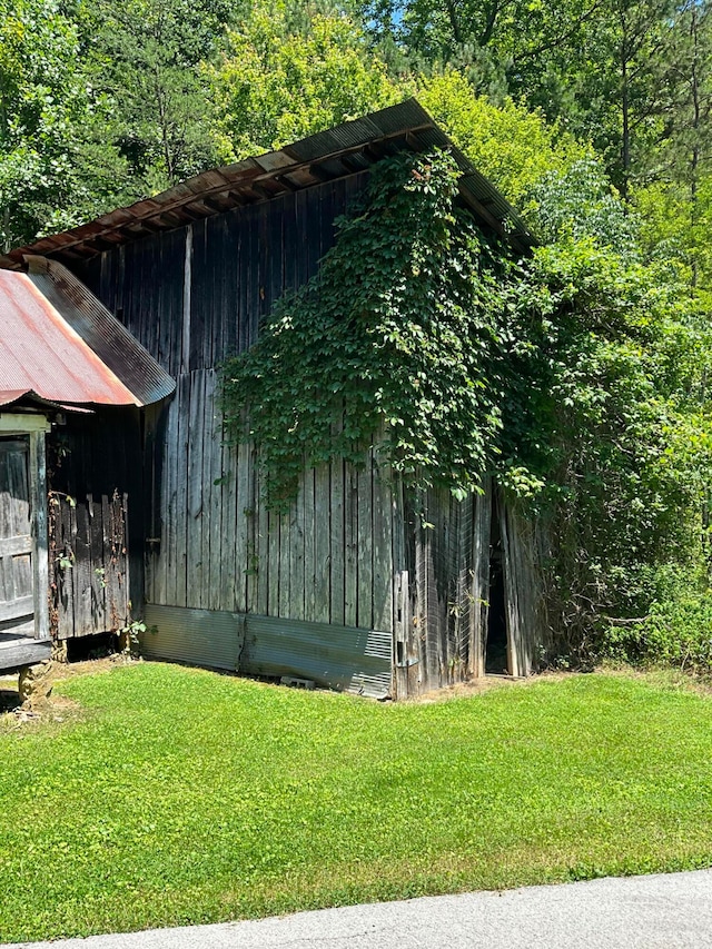 view of shed / structure featuring a yard