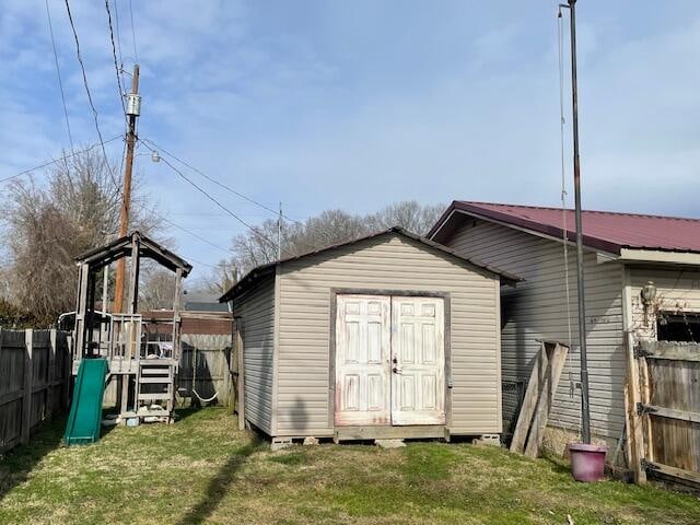 view of outdoor structure with a yard