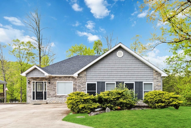 view of front of property with a front yard