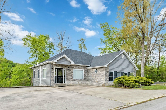 view of front of property