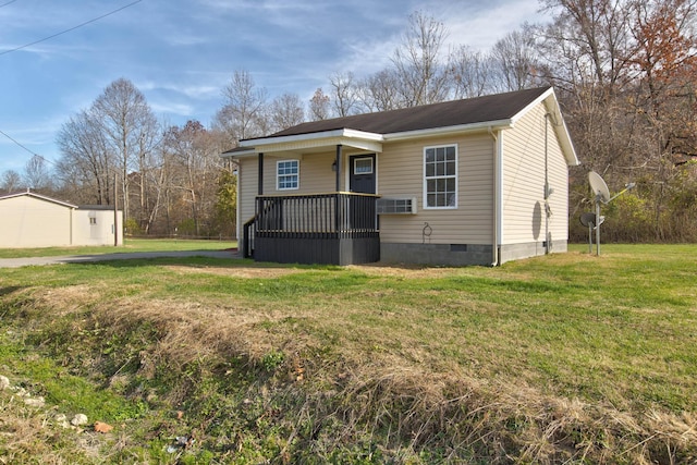 view of front of property with a front lawn