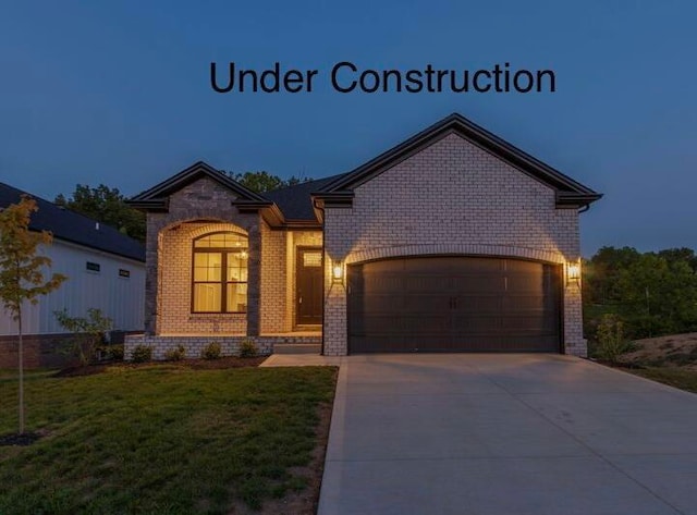 view of front facade featuring a front lawn and a garage