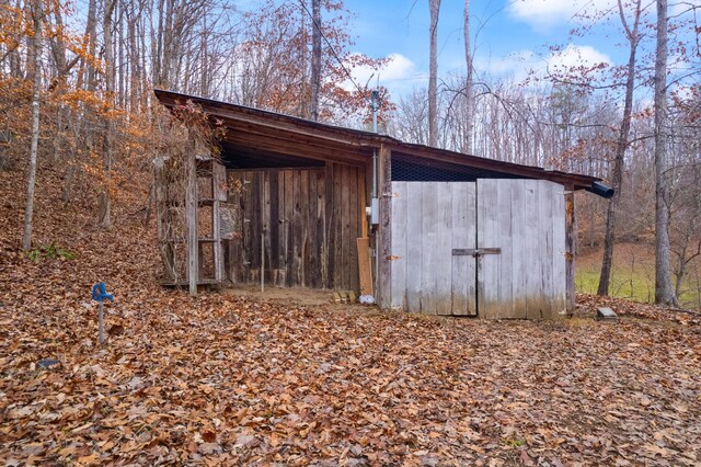 view of outdoor structure