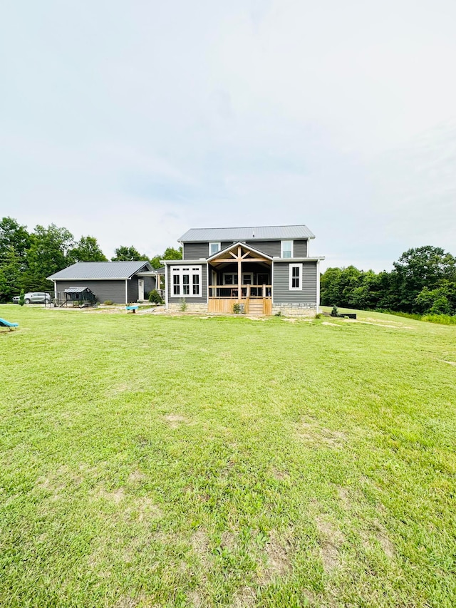 view of front facade featuring a front lawn