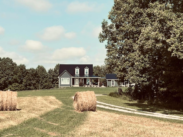 new england style home featuring a front lawn