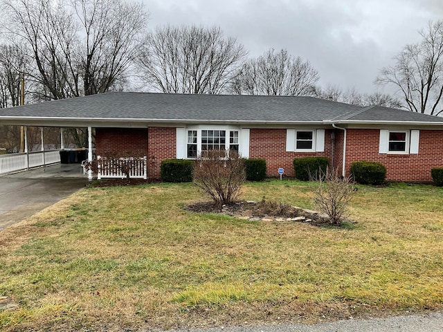 view of front of property featuring a front lawn and a carport