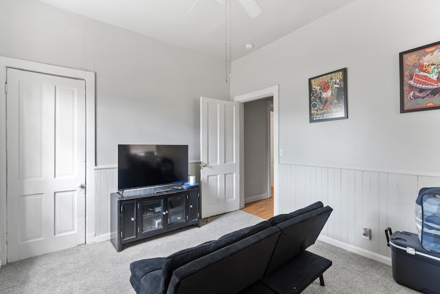 carpeted living room with ceiling fan