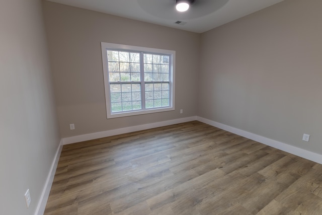 empty room featuring light hardwood / wood-style flooring and ceiling fan