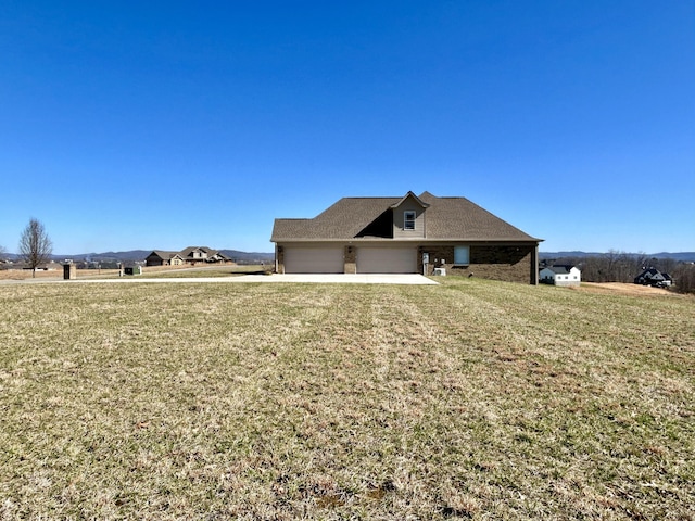 view of front of house featuring a garage and a front lawn