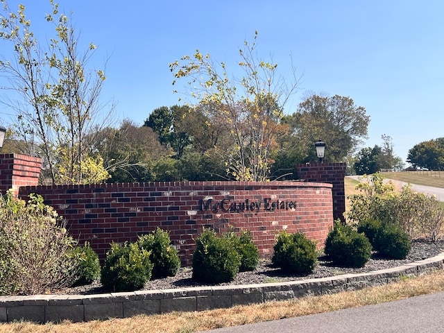 view of community / neighborhood sign