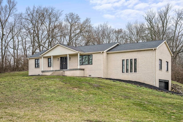 view of front facade with a front lawn