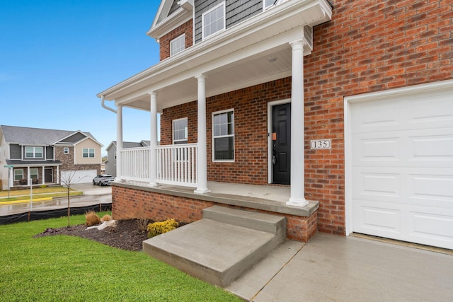 property entrance featuring a porch