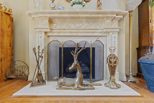 room details featuring hardwood / wood-style floors