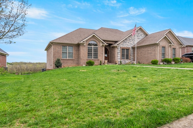 view of front of house featuring a front lawn