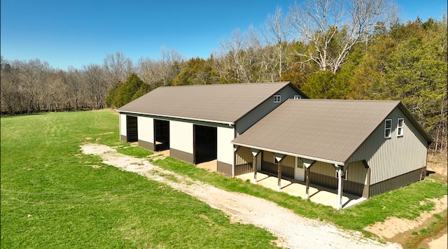 exterior space featuring a lawn