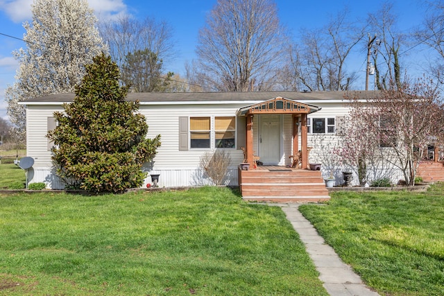 view of front of home featuring a front yard