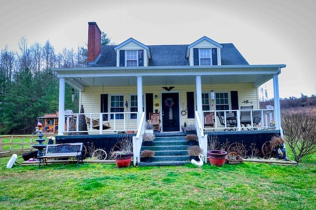 view of front facade featuring a porch and a front lawn