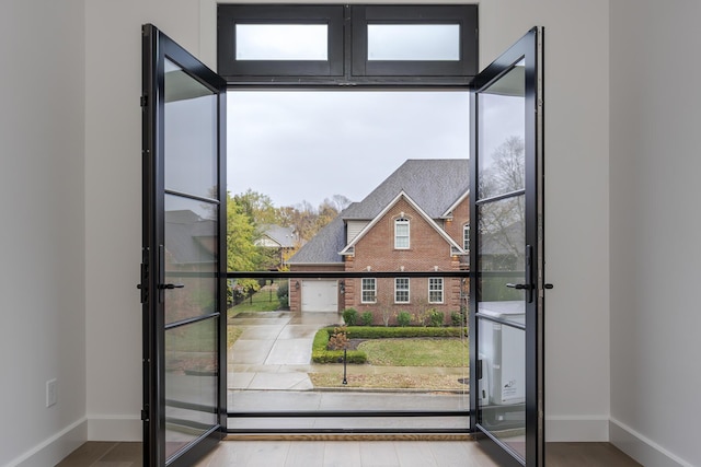 2420 Flying Ebony Dr, Lexington, KY 40509 - details with baseboards