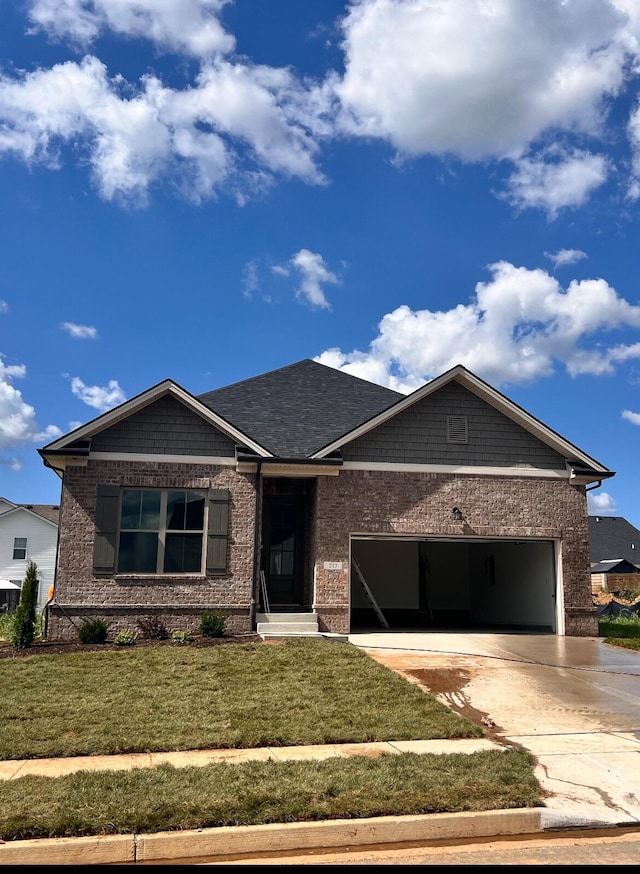 view of front of home with a front lawn