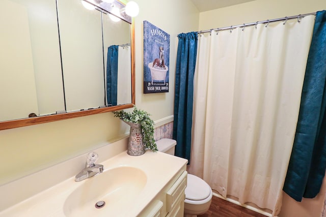 full bathroom with toilet, wood finished floors, a shower with shower curtain, and vanity