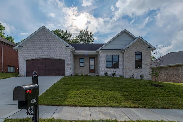 view of front of home featuring a front yard and a garage