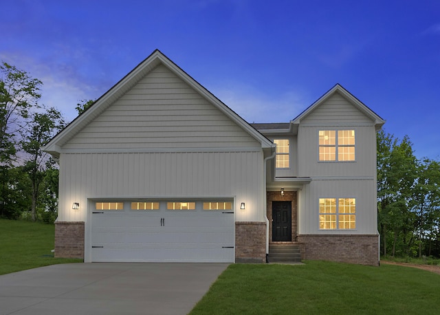 view of front facade featuring a garage and a yard