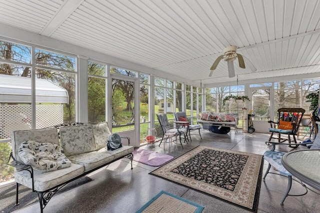 sunroom with ceiling fan