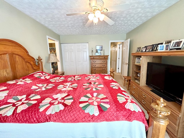 bedroom featuring a closet, ceiling fan, and a textured ceiling