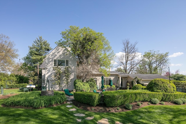 511 Boone Ave, Winchester, KY 40391 - view of front facade with a front lawn