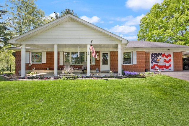 view of front of home featuring a front lawn and covered porch