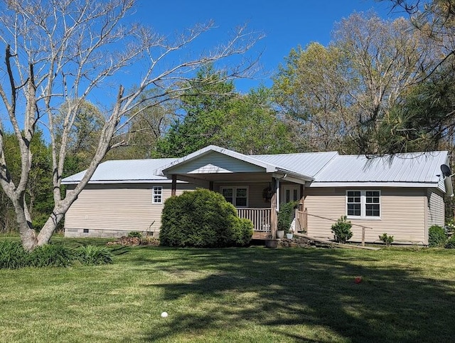 ranch-style house featuring a front yard and covered porch